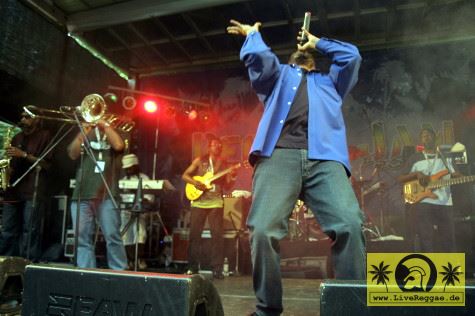 Lloyd Brown (UK) with The Riddim Works Band - Reggae Jam Festival - Bersenbrueck 9. August 2008 (16).JPG
